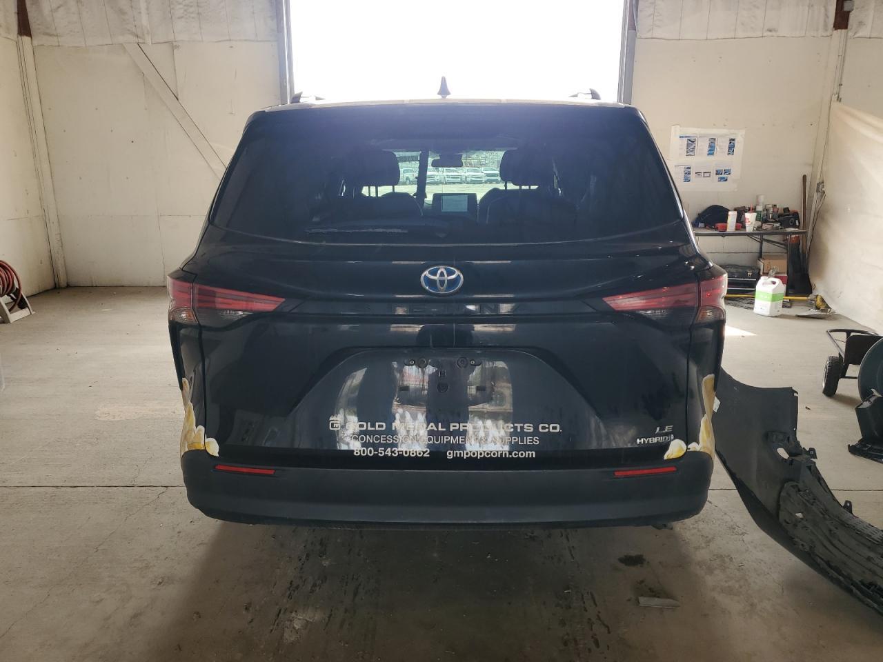 2021 Toyota Sienna Le - Image 6