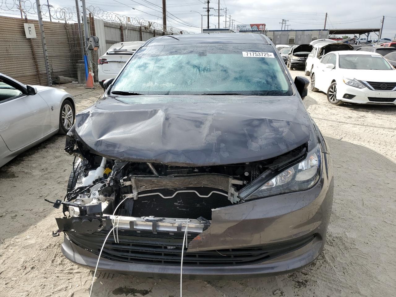 2020 Chrysler Voyager Lx - Image 5