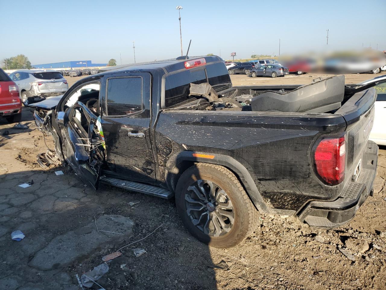 2025 GMC Canyon Denali - Image 2