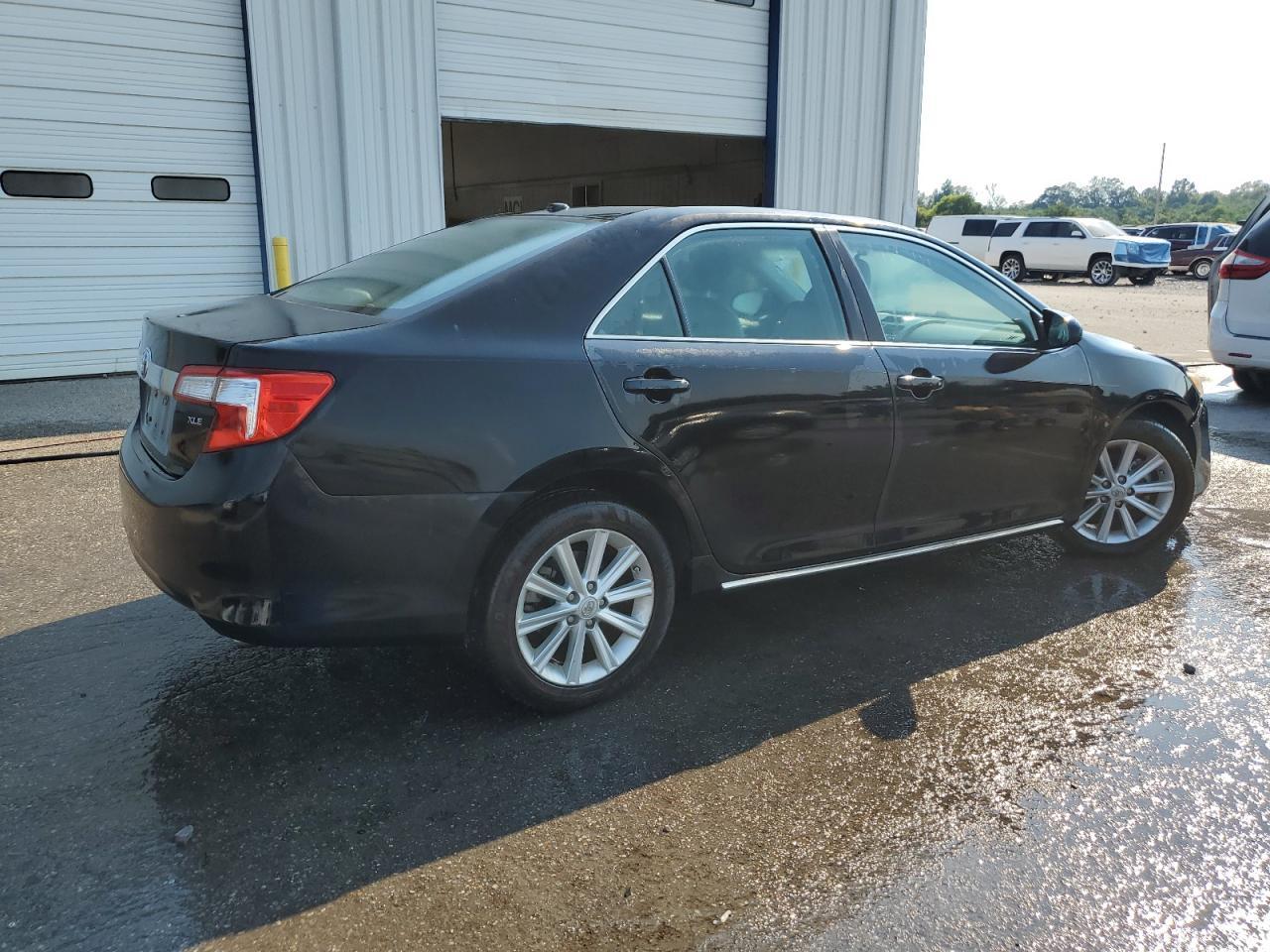 2014 Toyota Camry L - Фото 3