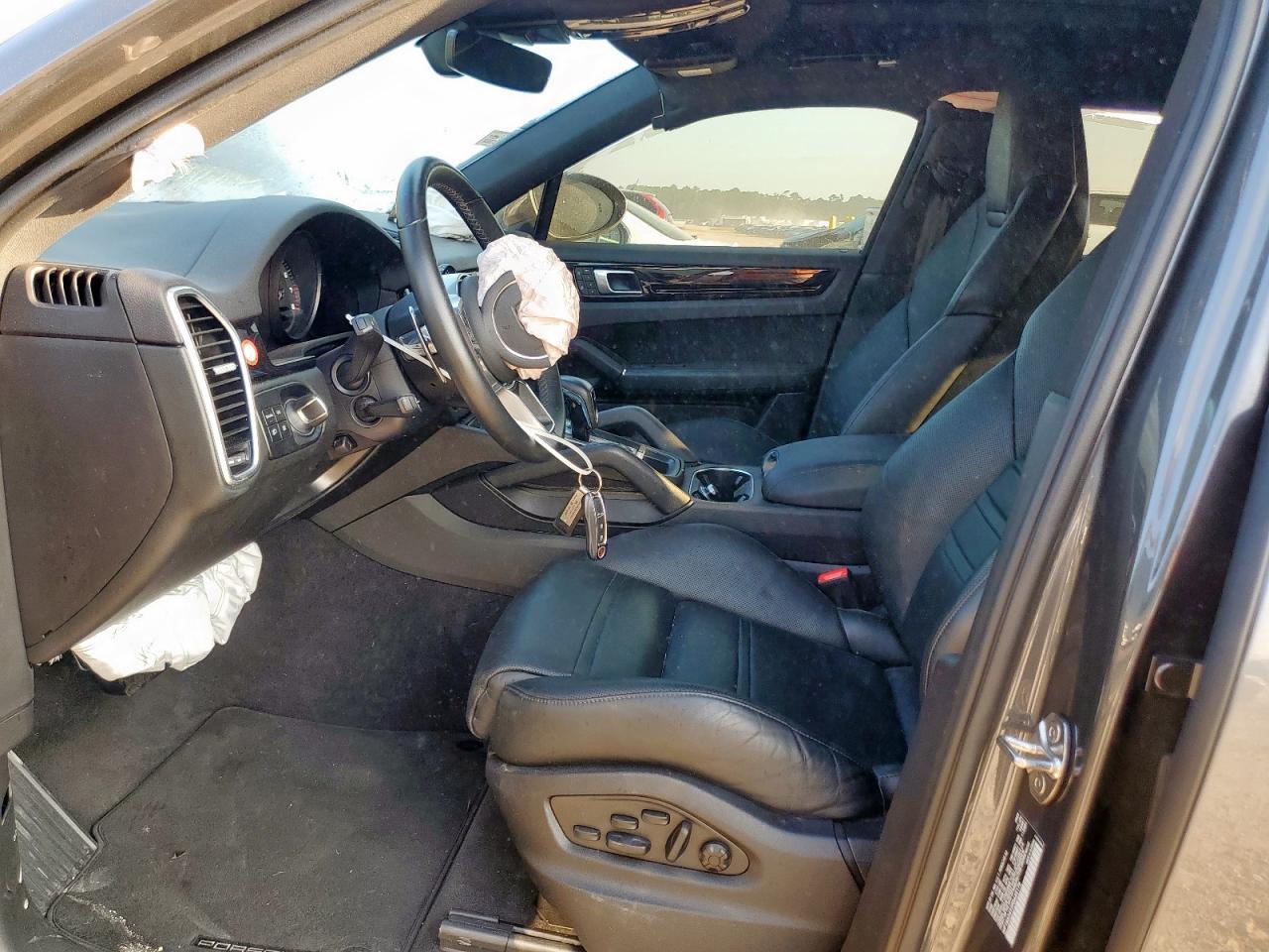 2023 Porsche Cayenne Coupe - Image 7