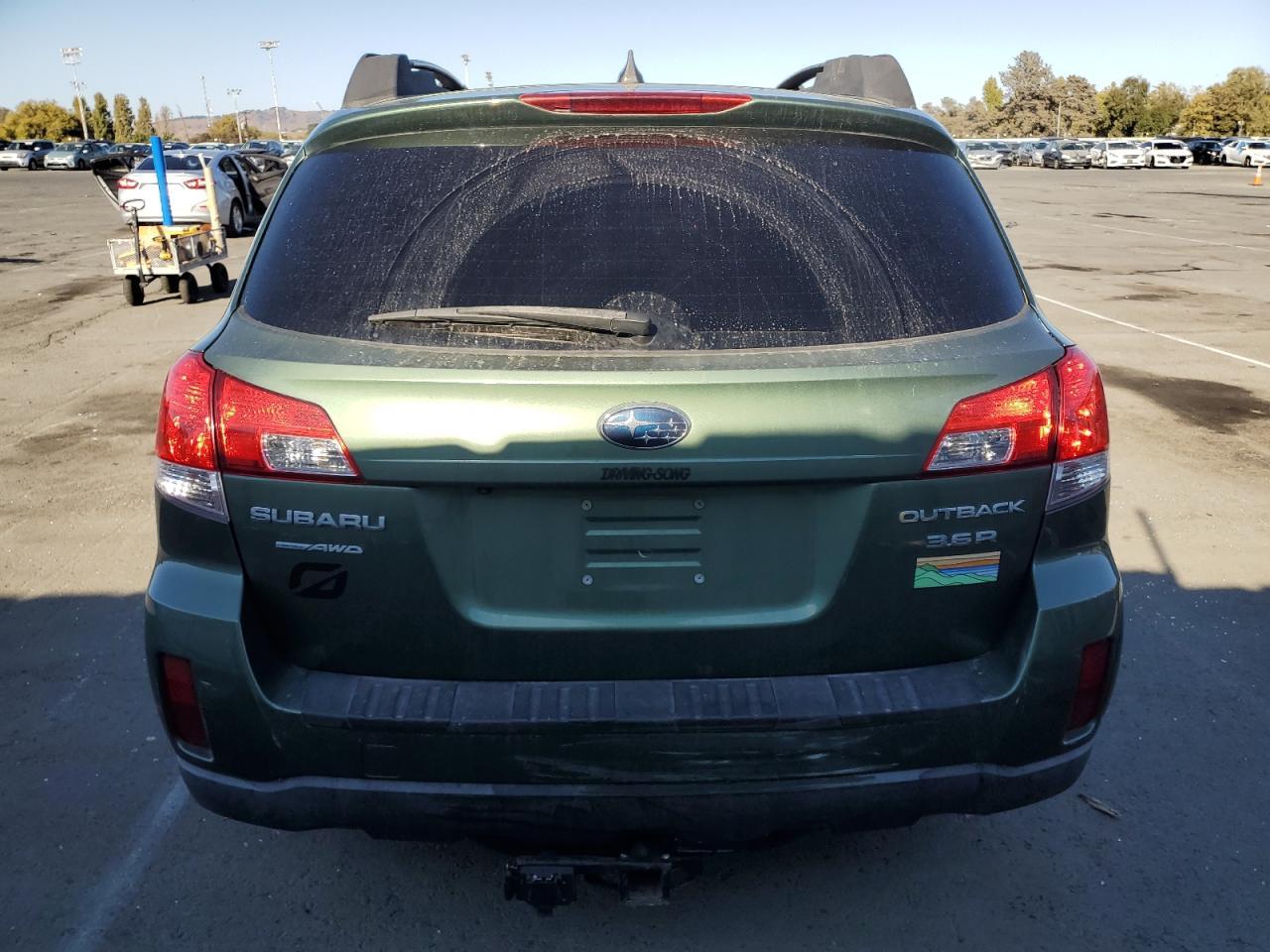2013 Subaru Outback 3.6R Limited - Image 6