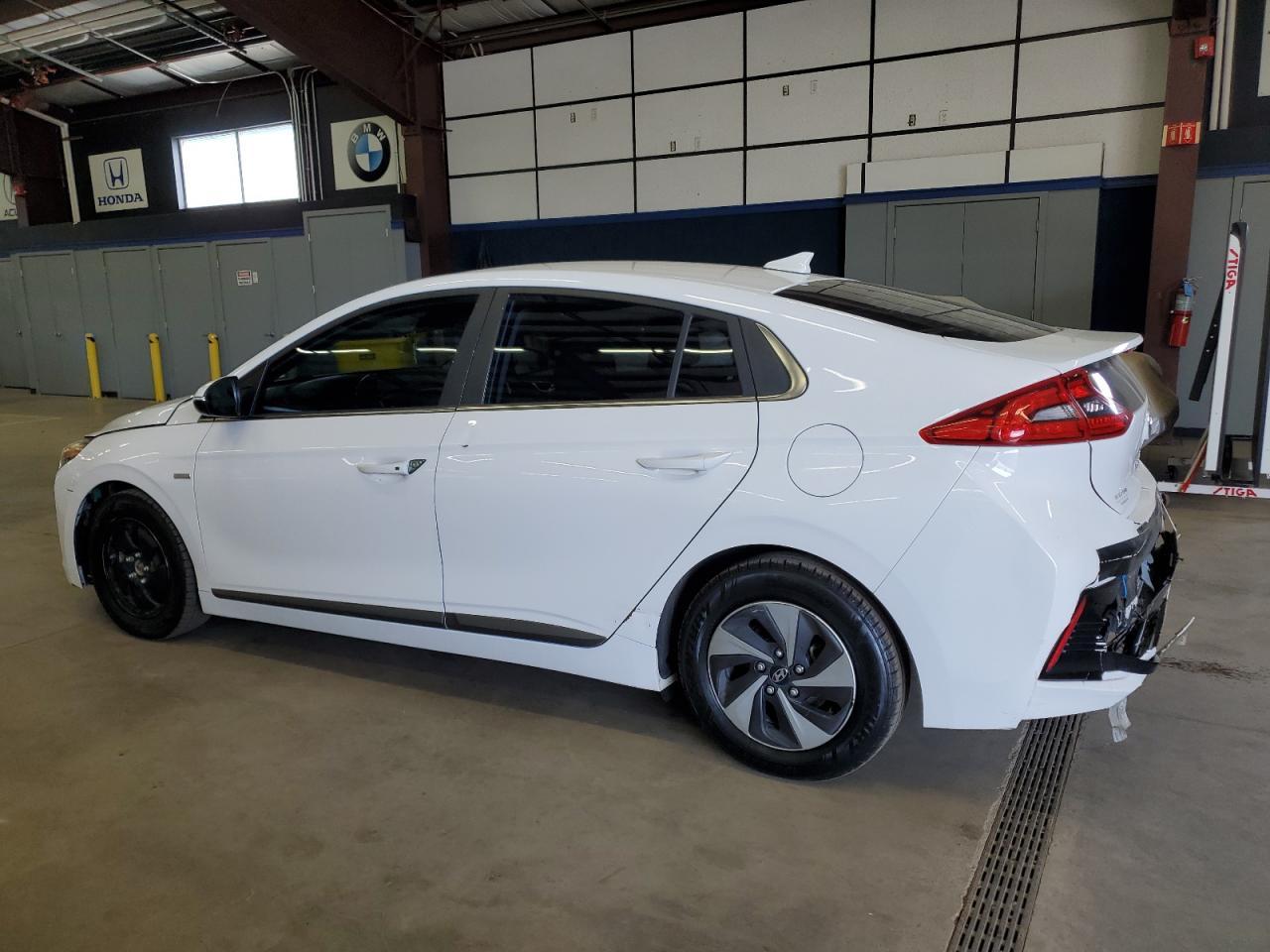 2017 Hyundai Ioniq Sel - Image 2