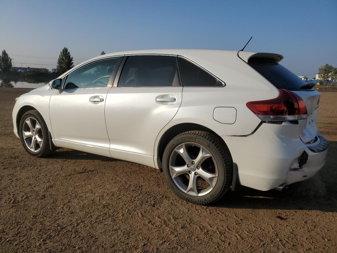 2013 Toyota Venza Le - Image 2