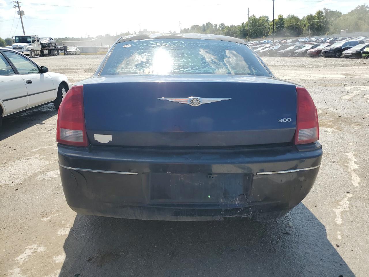 2005 Chrysler 300 Touring - Image 6
