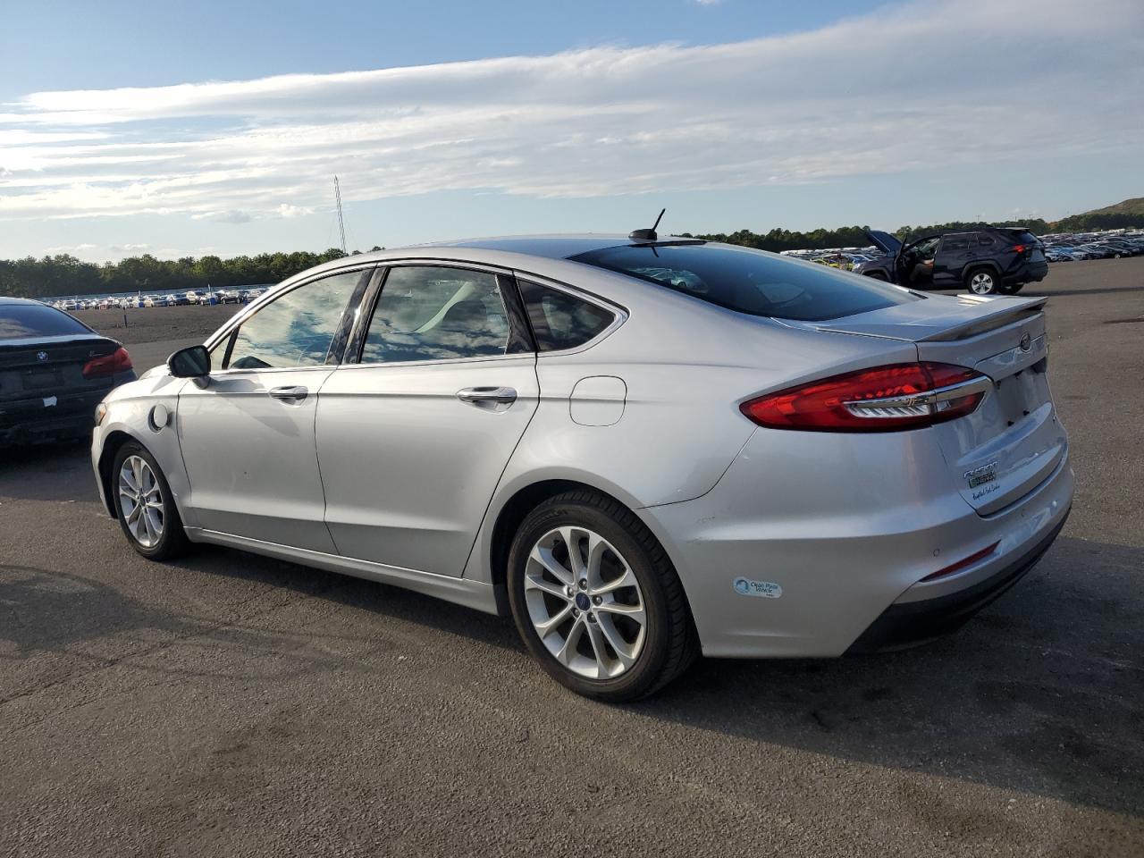 2019 Ford Fusion Titanium - Image 2