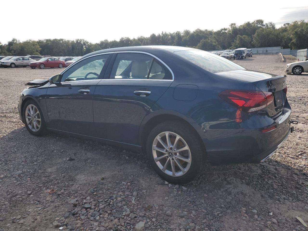 2021 Mercedes-Benz A 220 4Matic - Фото 2