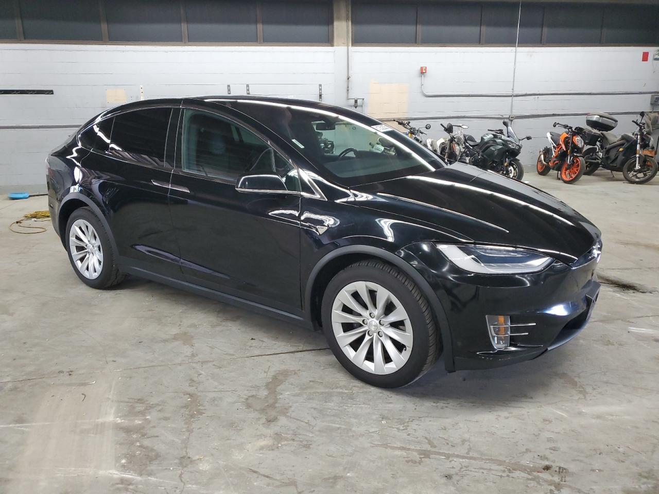 2016 Tesla Model X - Фото 4