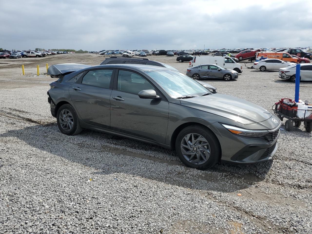 2024 Hyundai Elantra Blue - Фото 4