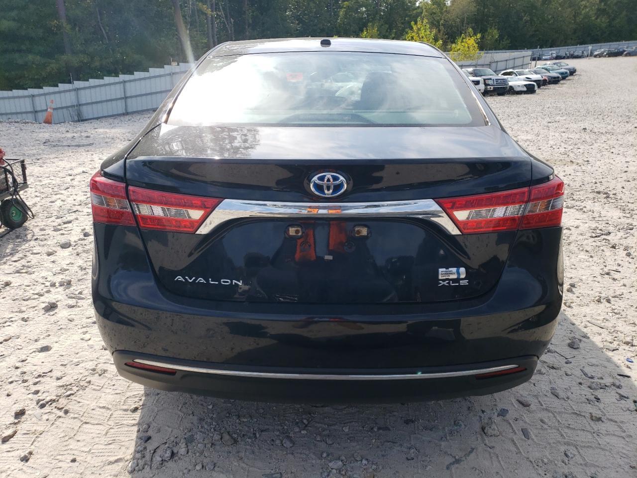 2016 Toyota Avalon Hybrid - Image 6