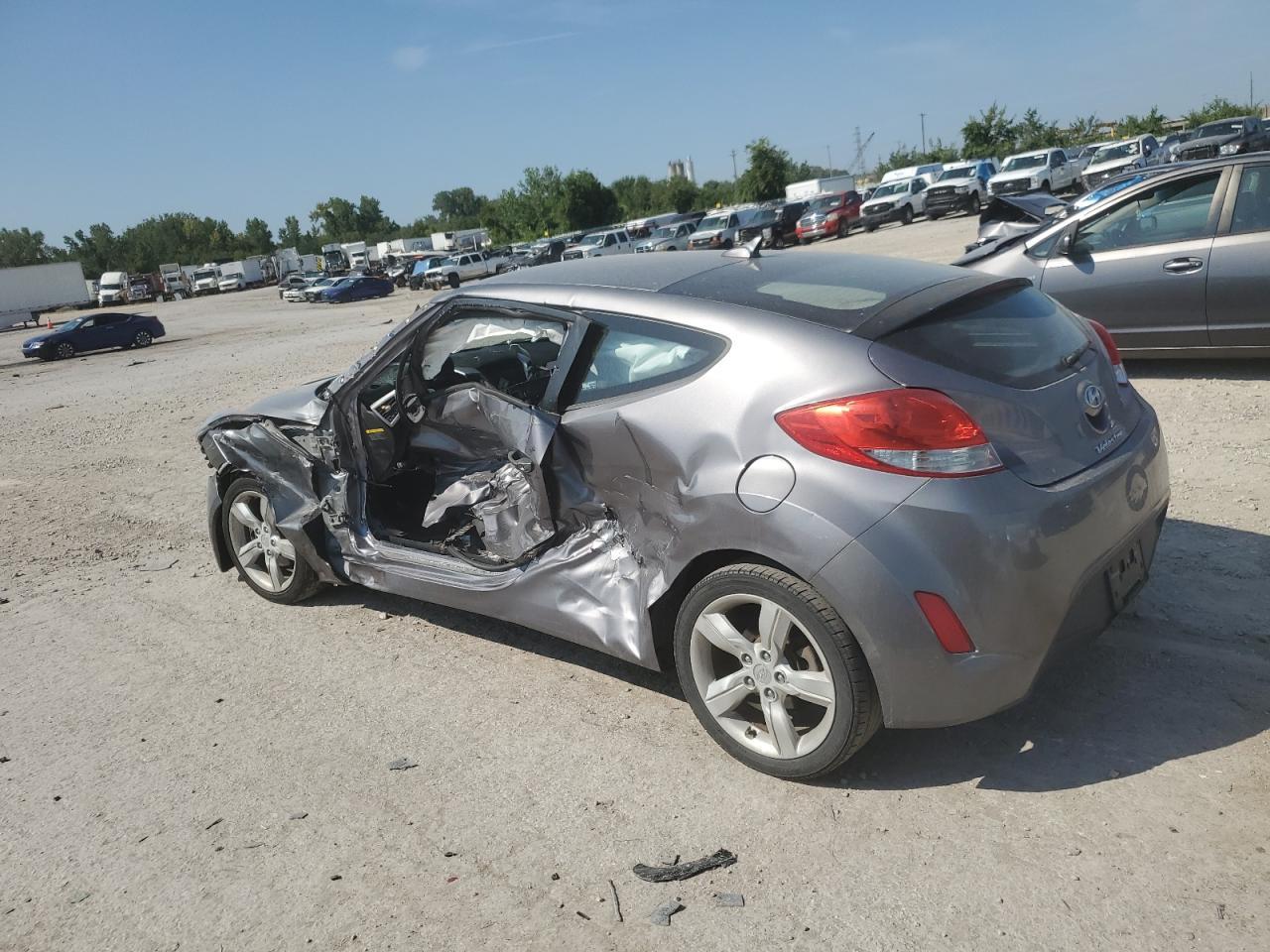 2014 Hyundai Veloster - Фото 2