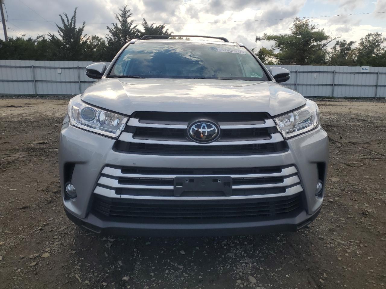 2019 Toyota Highlander Se - Image 5