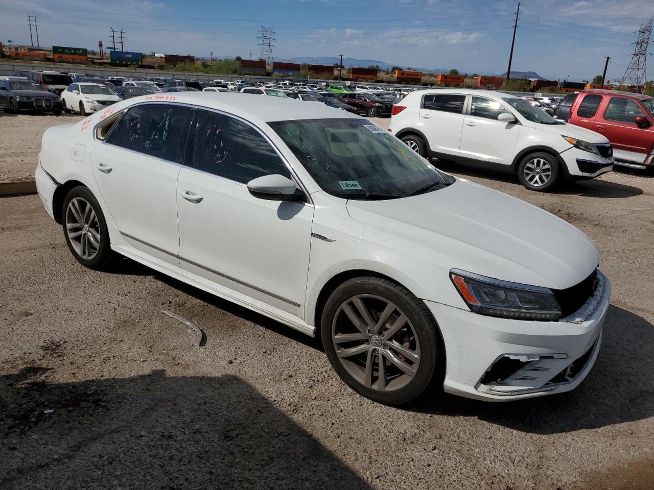 2017 Volkswagen Passat R-Line - Image 4