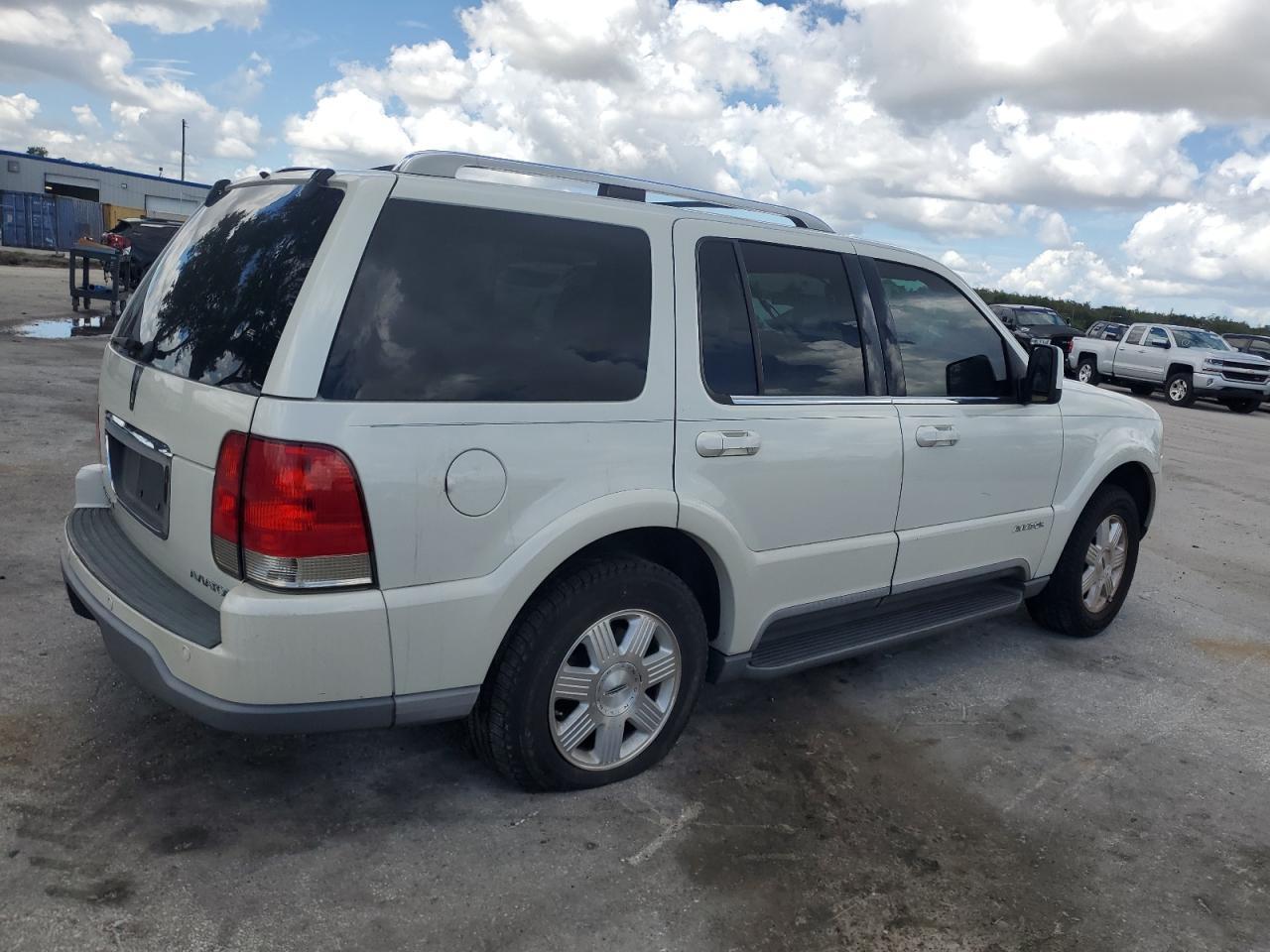 2004 Lincoln Aviator - Image 3