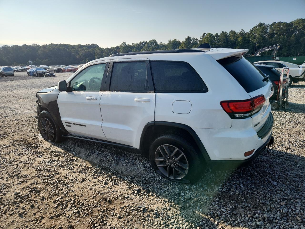 2016 Jeep Grand Cherokee Laredo - Image 2