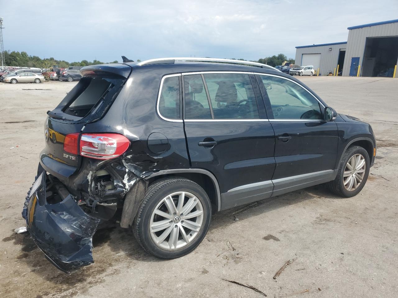 2014 Volkswagen Tiguan S - Image 3