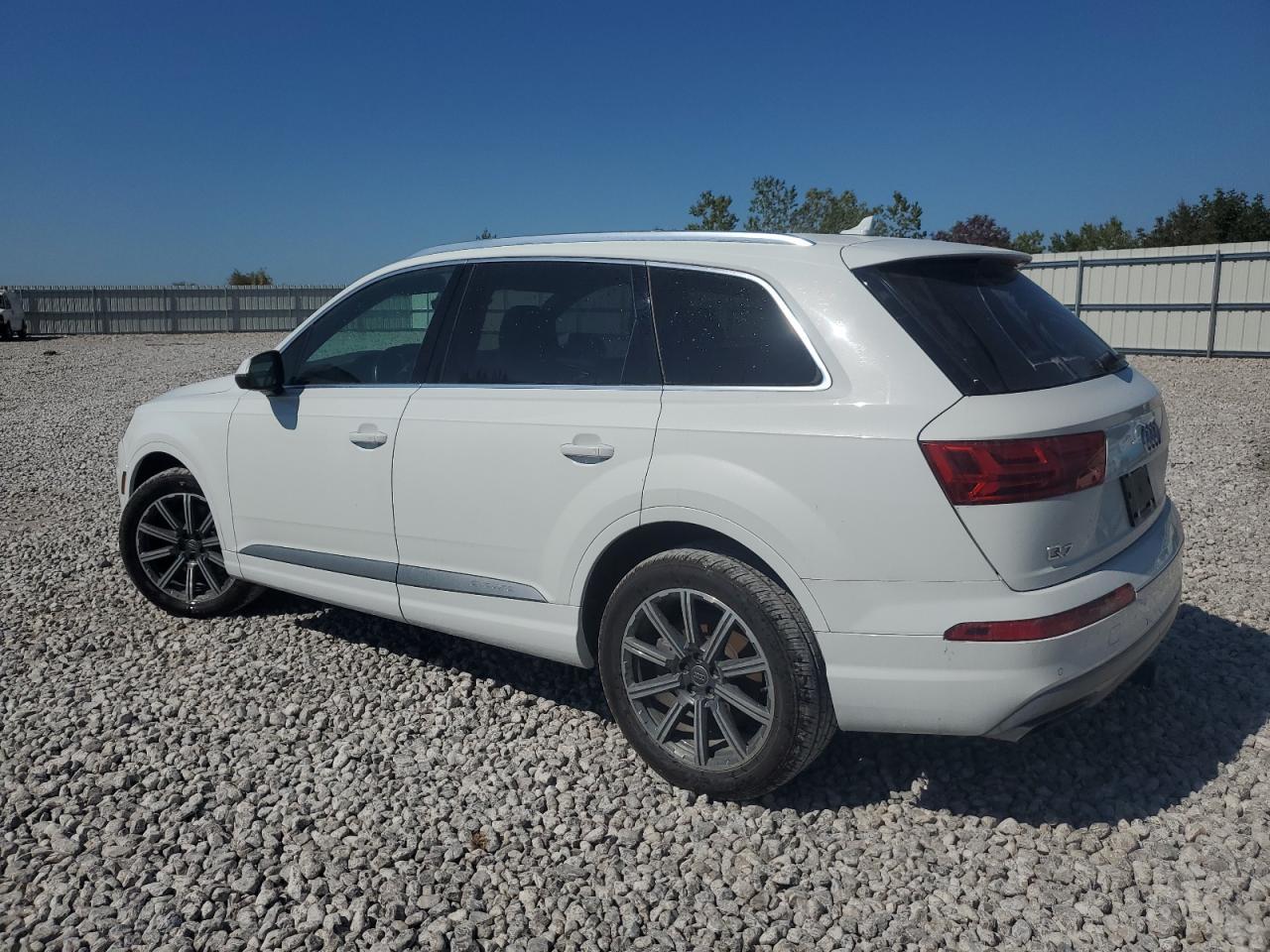2017 Audi Q7 Premium - Image 2