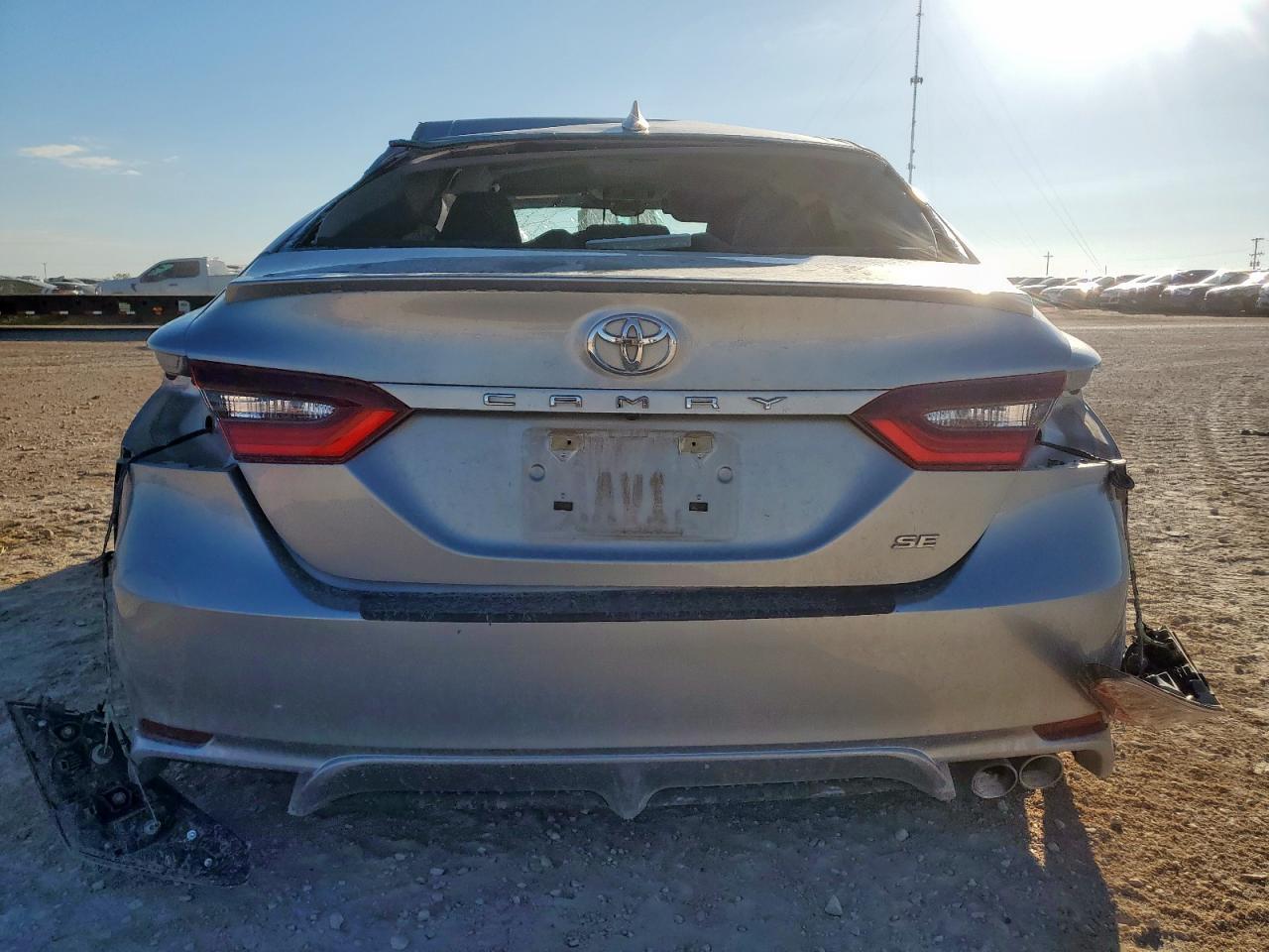 2022 Toyota Camry Se - Фото 6