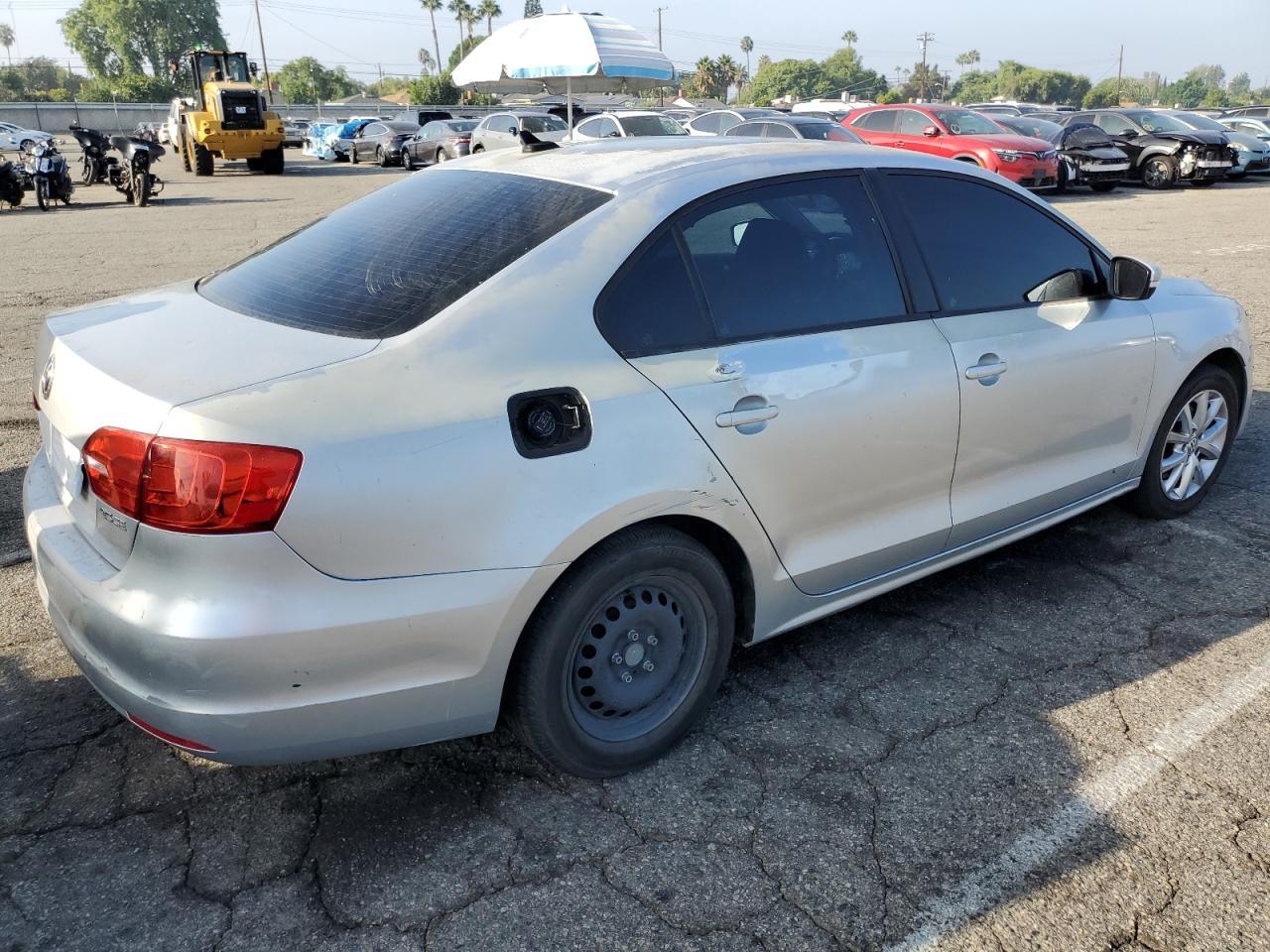 2011 Volkswagen Jetta Se - Image 3