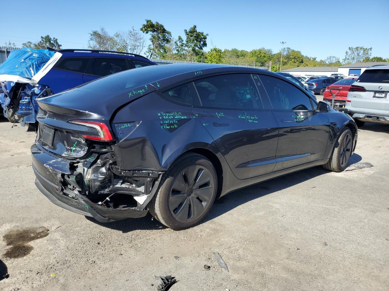 2025 Tesla Model 3 - Фото 3