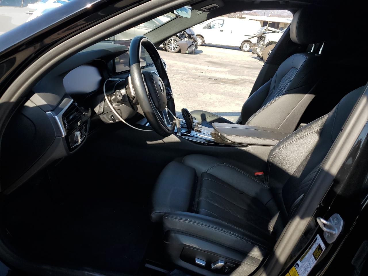 2022 BMW 530E - Фото 7