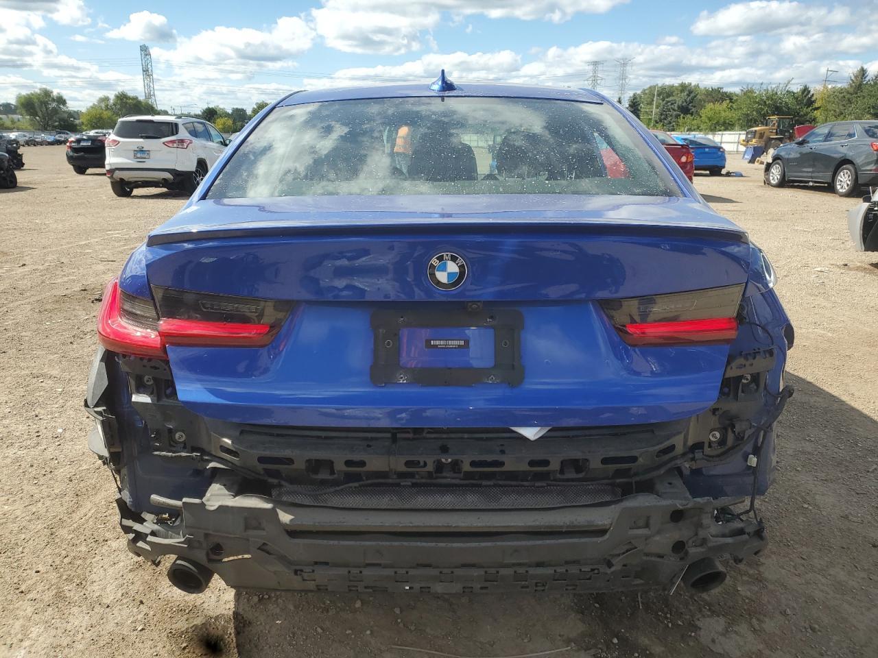 2021 BMW 330Xi - Фото 6