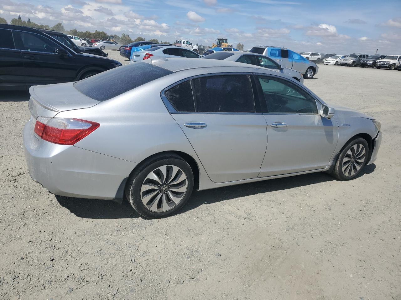 2015 Honda Accord Hybrid - Image 3