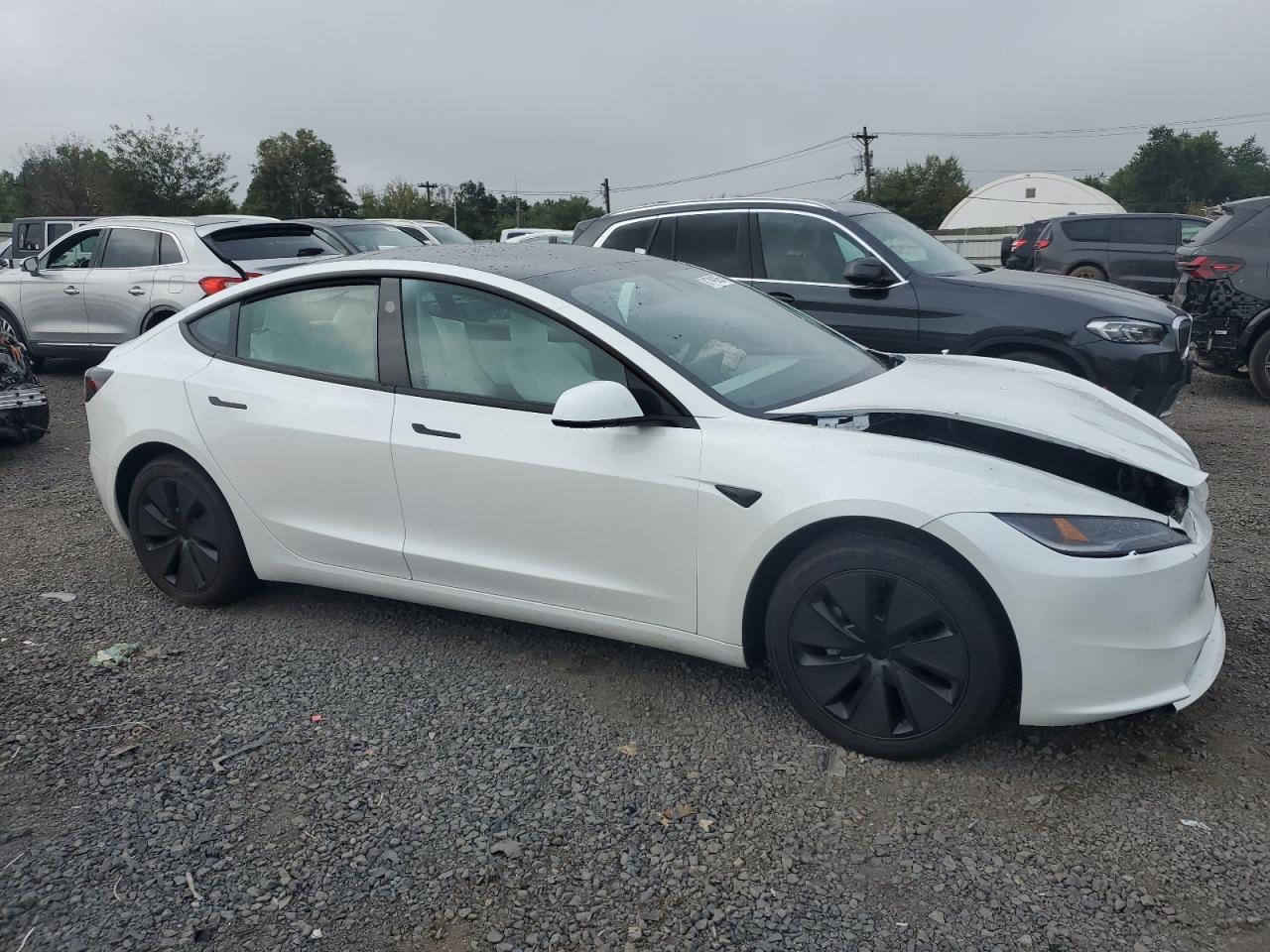 2025 Tesla Model 3 - Фото 4