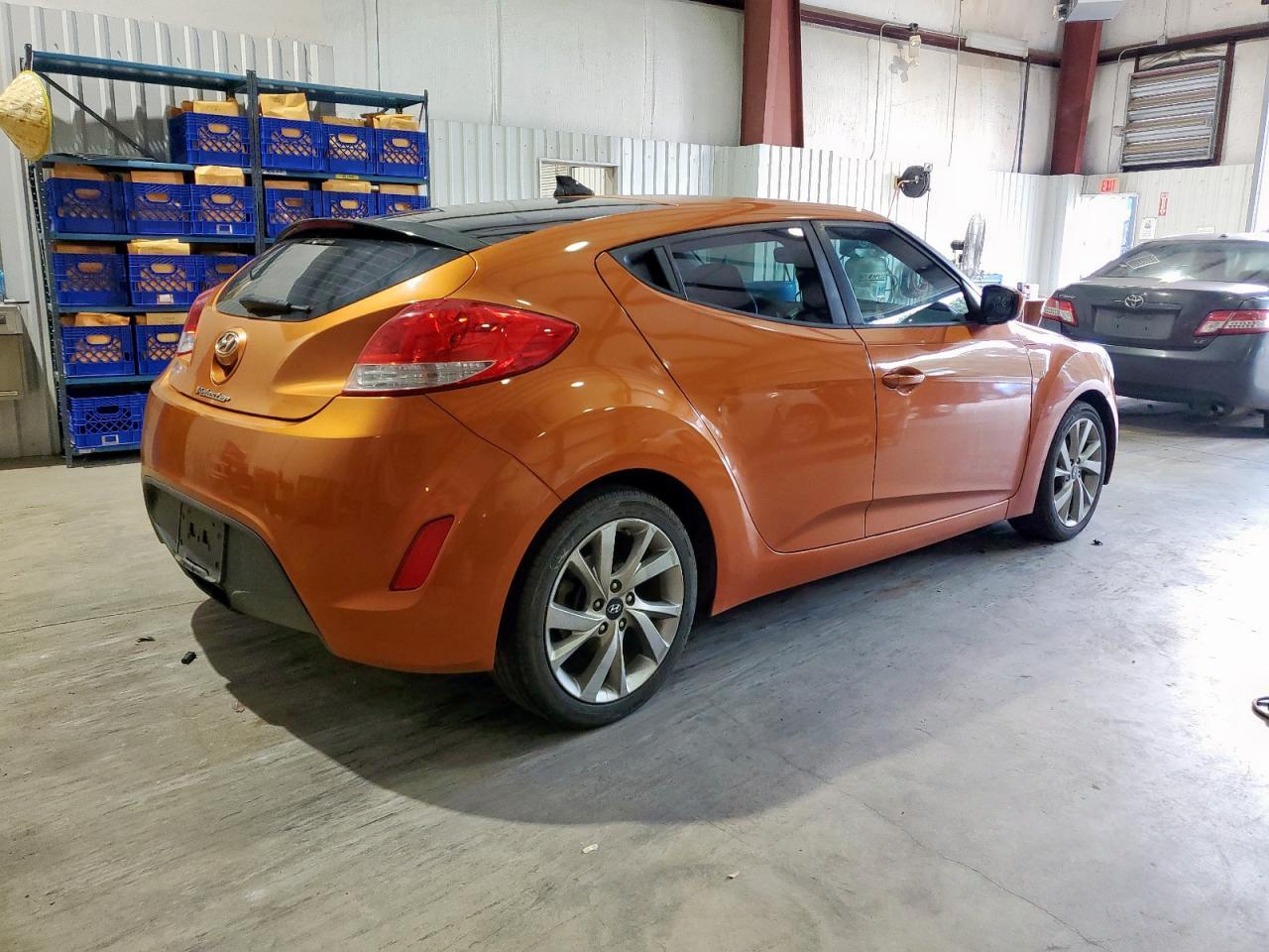 2016 Hyundai Veloster - Фото 3