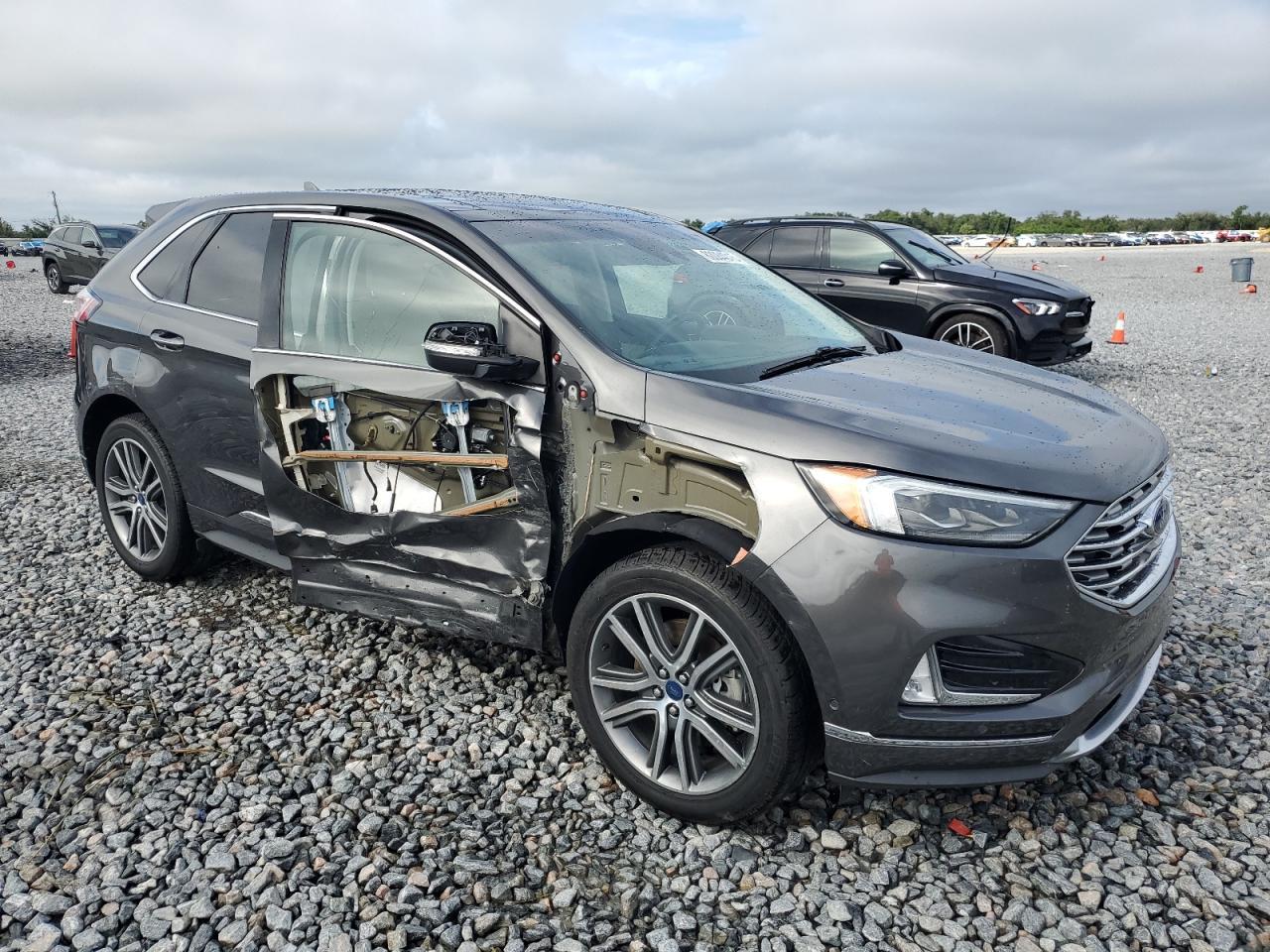 2019 Ford Edge Titanium - Image 4