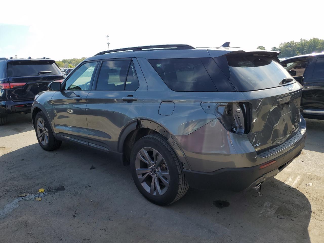2023 Ford Explorer Xlt - Фото 2