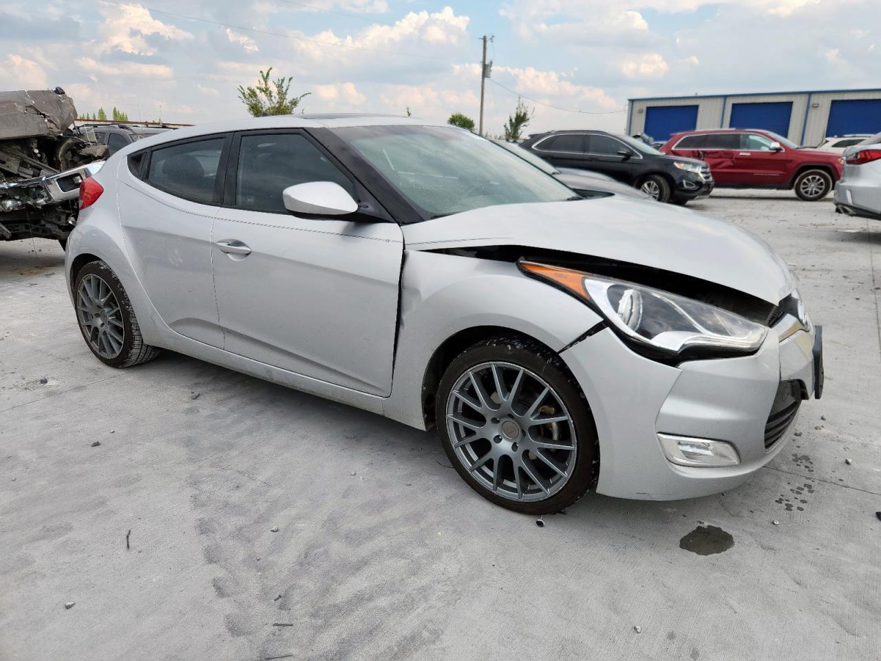 2016 Hyundai Veloster - Фото 4