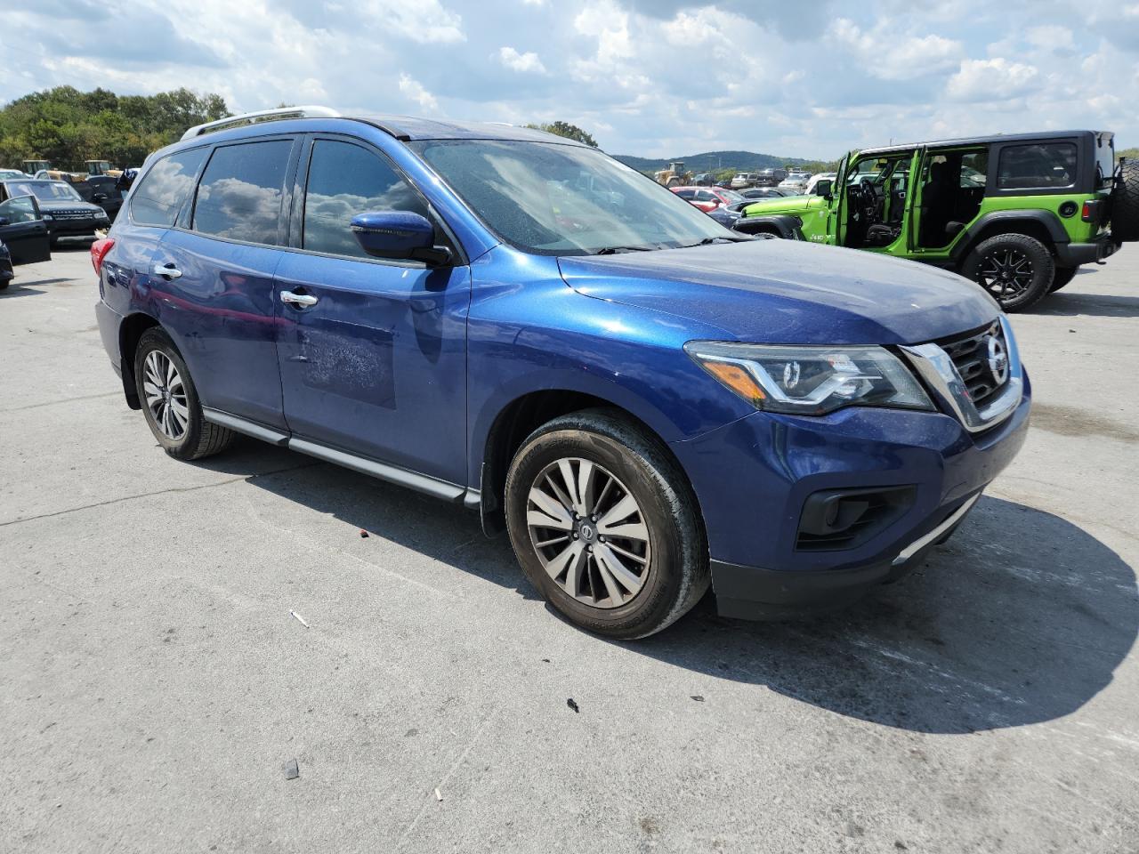 2018 Nissan Pathfinder S - Image 4