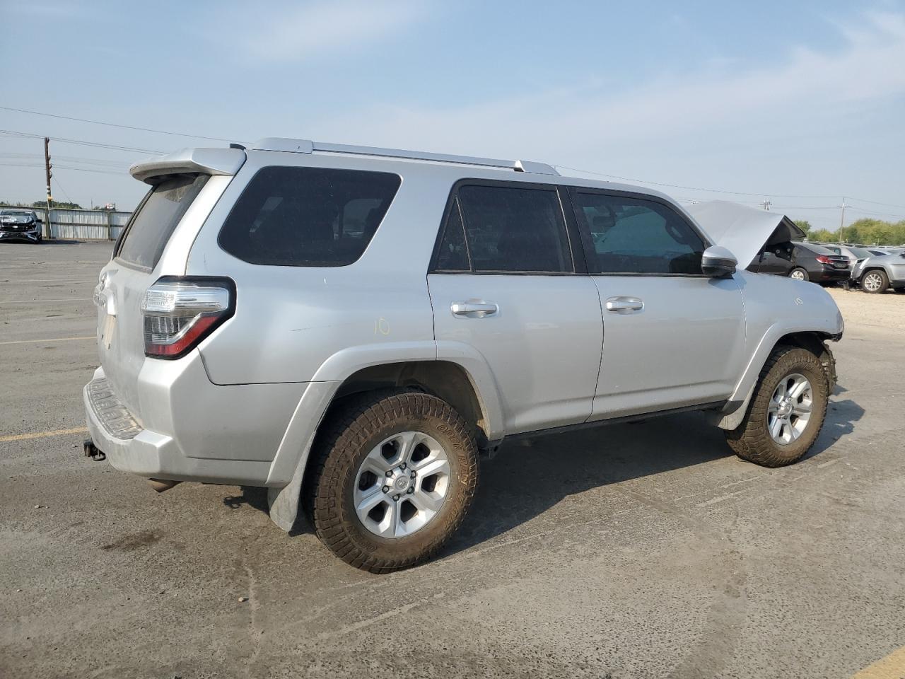 2018 Toyota 4Runner Sr5/Sr5 Premium - Image 3