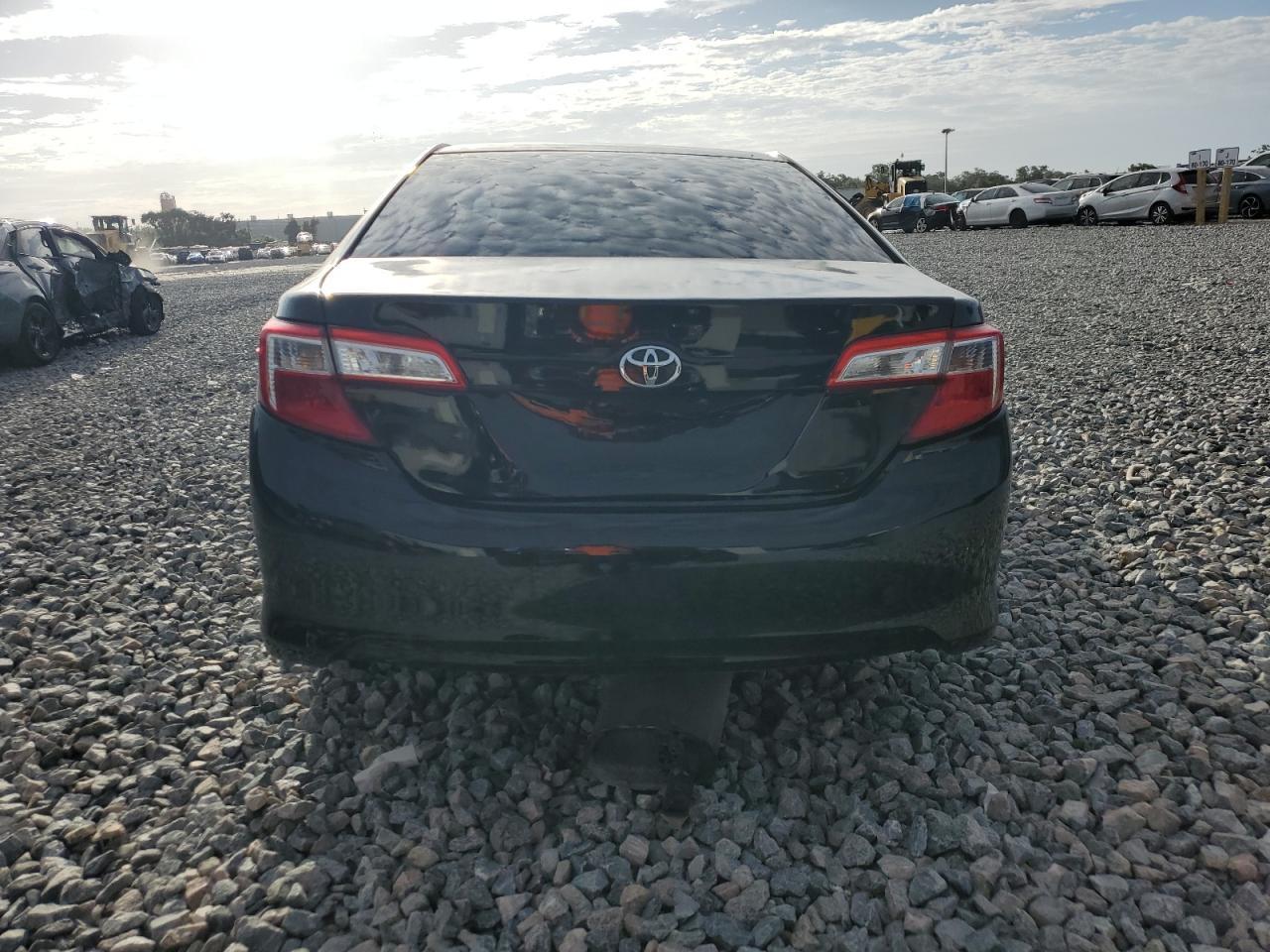 2014 Toyota Camry L - Фото 6