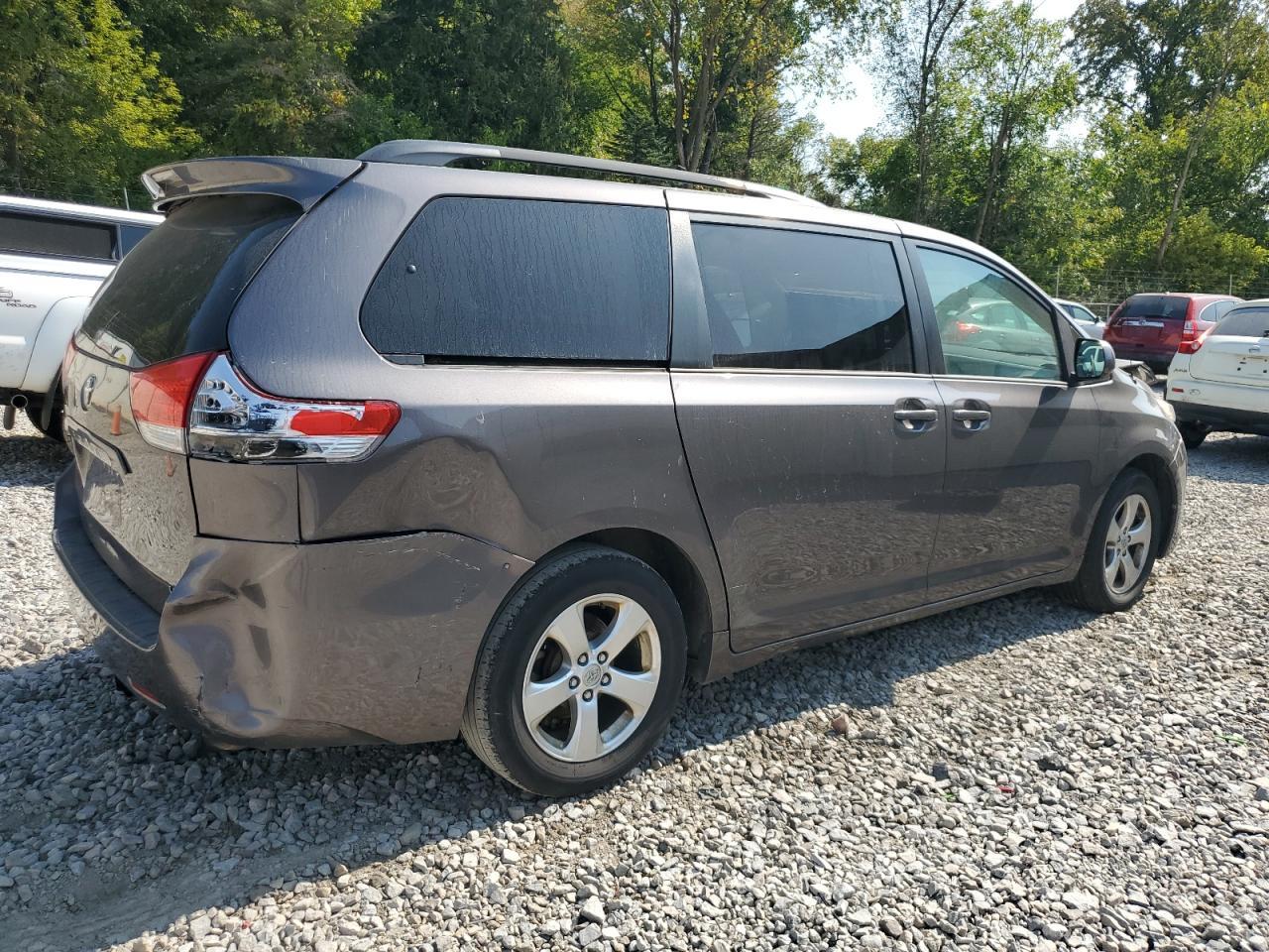 2013 Toyota Sienna Le - Image 3