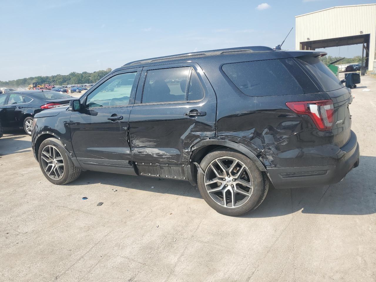 2019 Ford Explorer Sport - Image 2
