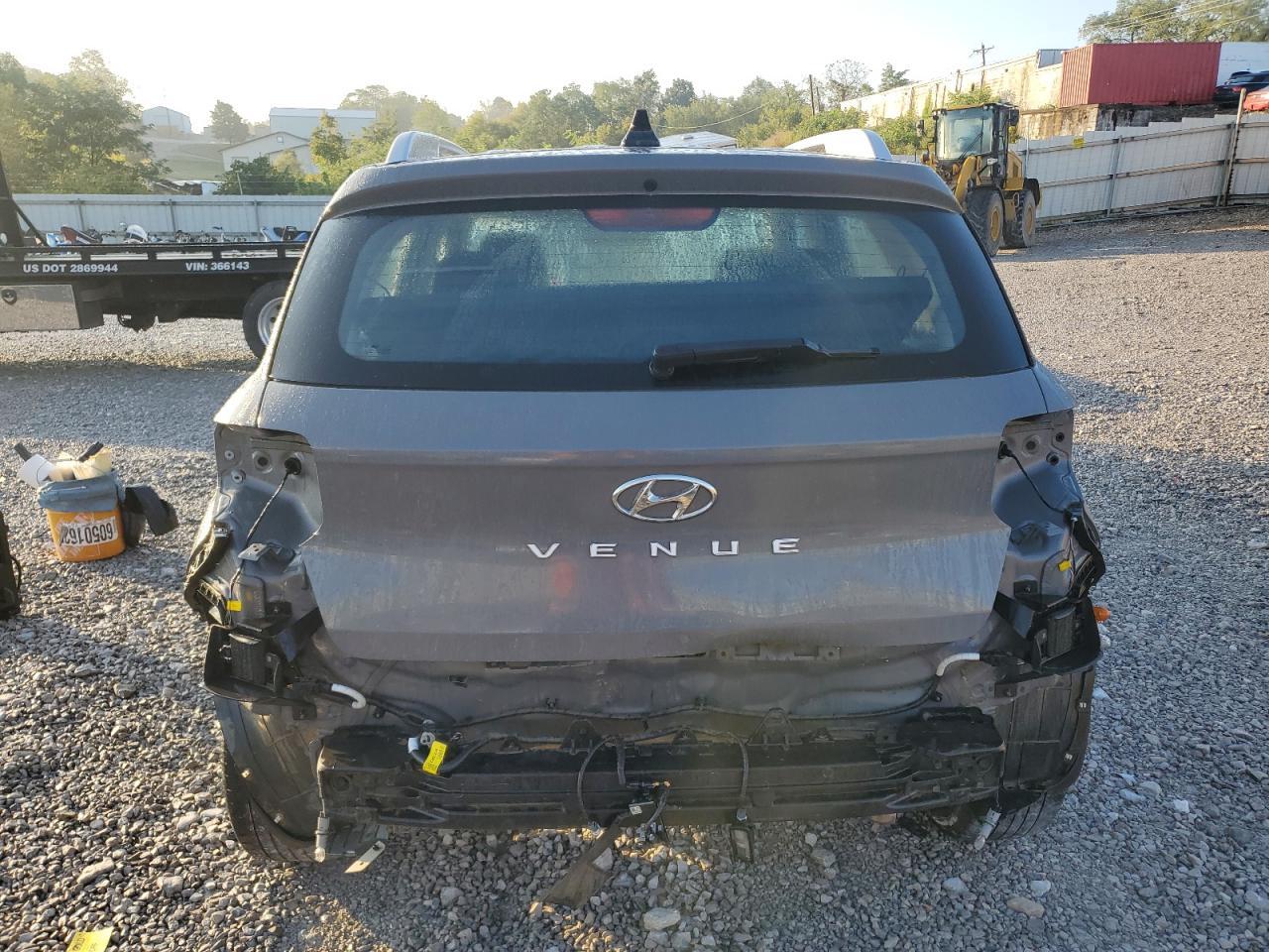 2022 Hyundai Venue Sel - Image 6