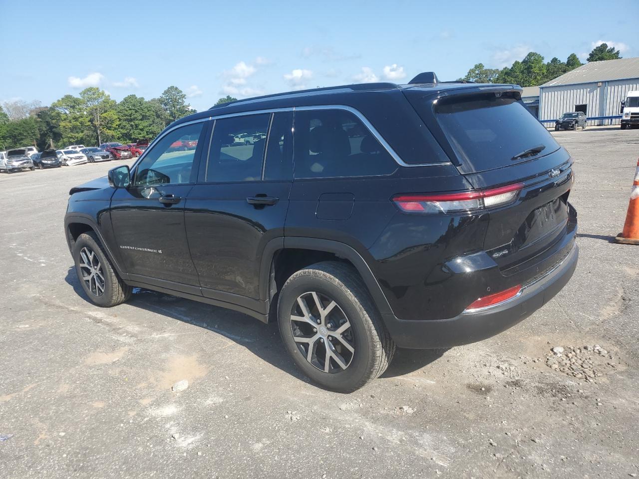 2023 Jeep Grand Cherokee Limited - Image 2