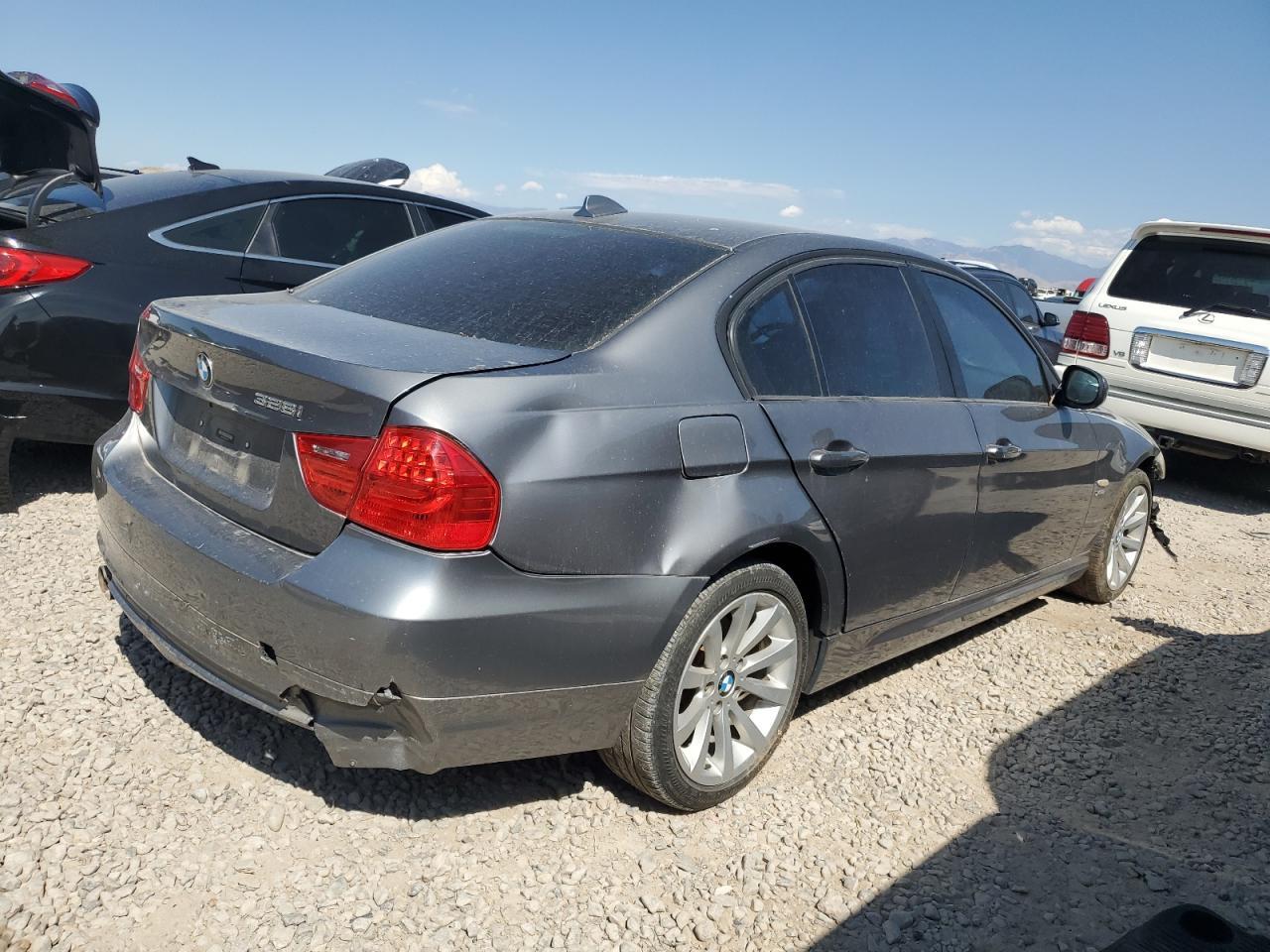 2011 BMW 328 Xi - Image 3