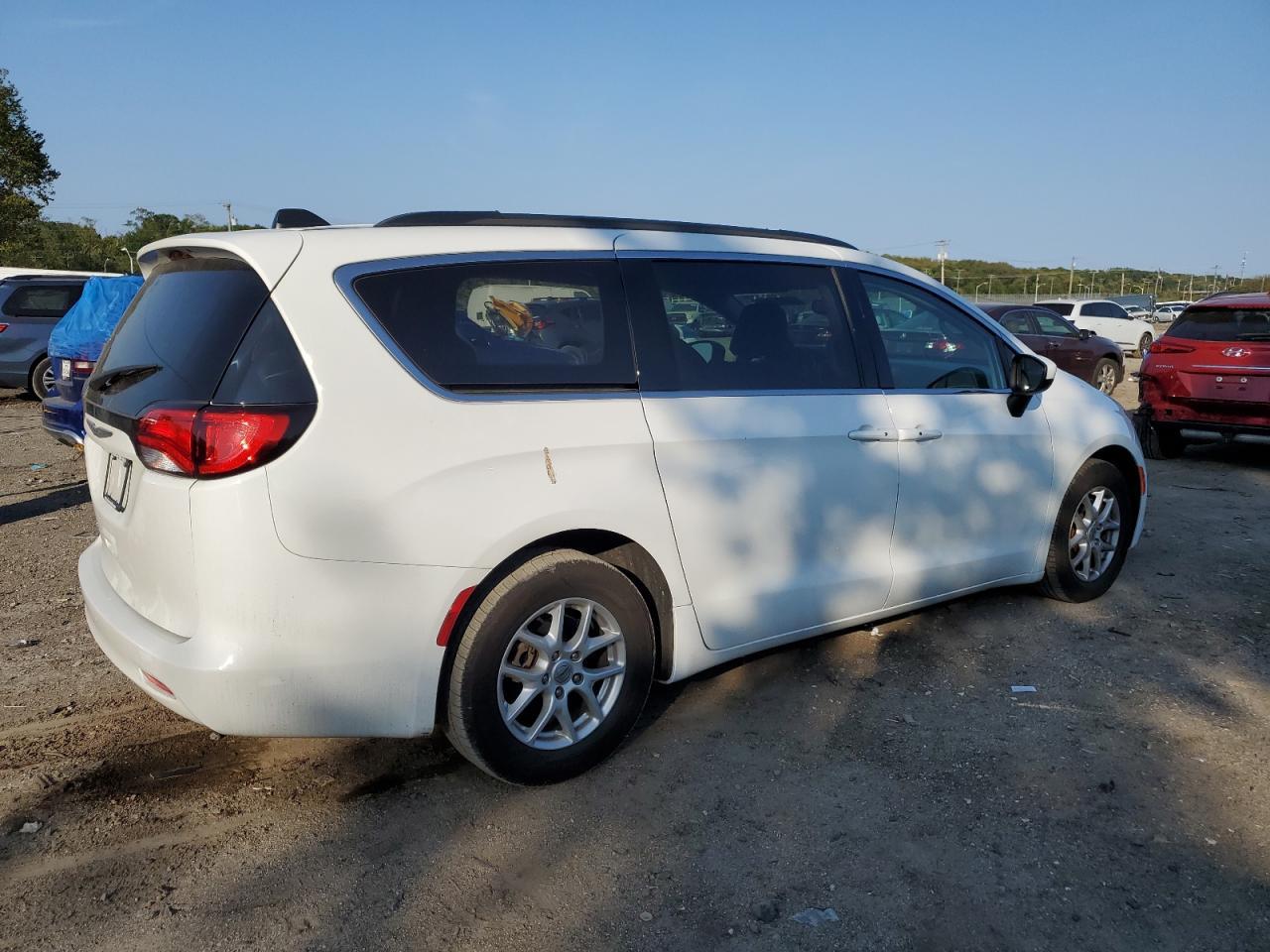 2021 Chrysler Voyager Lxi - Фото 3
