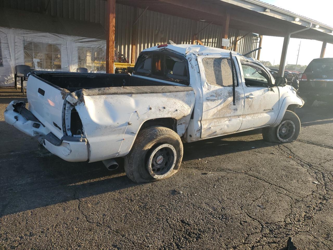 2015 Toyota Tacoma Double Cab - Image 3
