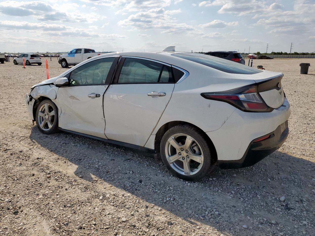 2018 Chevrolet Volt Lt - Image 2