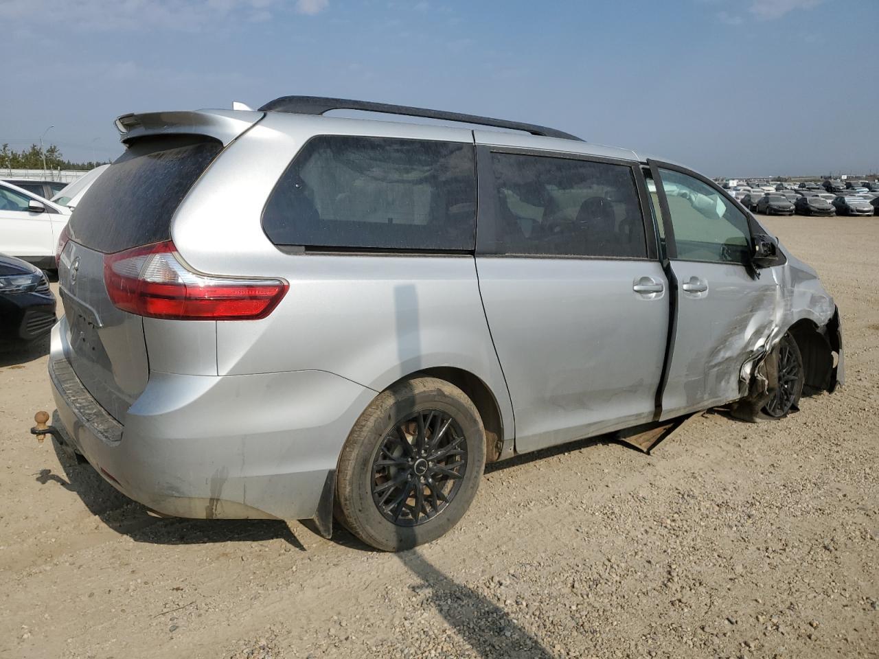 2020 Toyota Sienna Le - Image 3