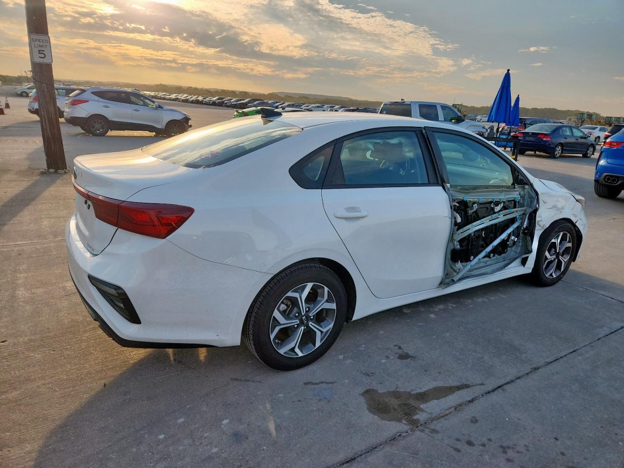 2021 Kia Forte Fe - Фото 3