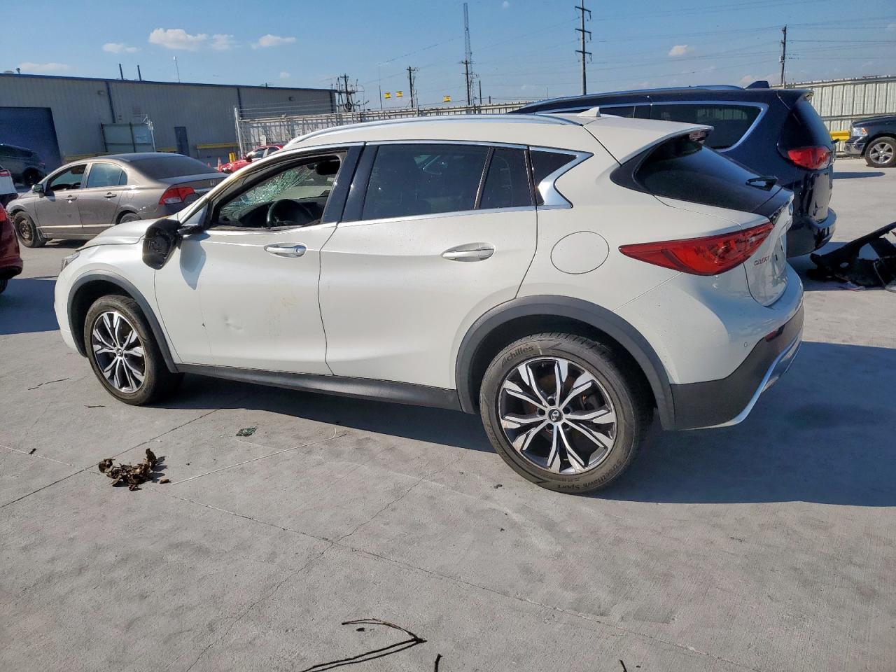 2017 Infiniti Qx30 Base - Image 2