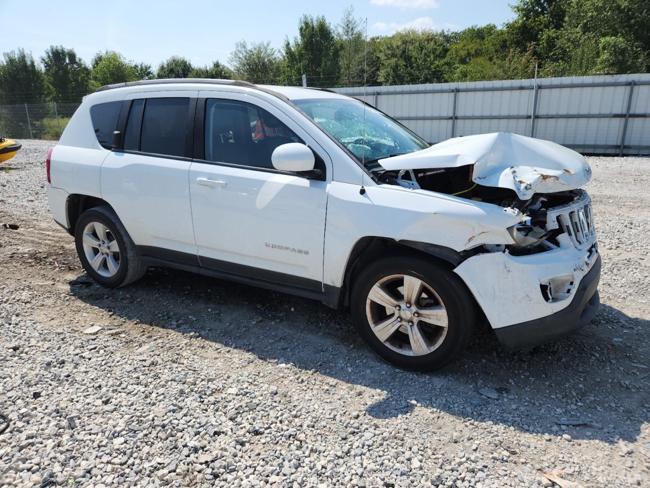 2016 Jeep Compass Latitude - Image 4