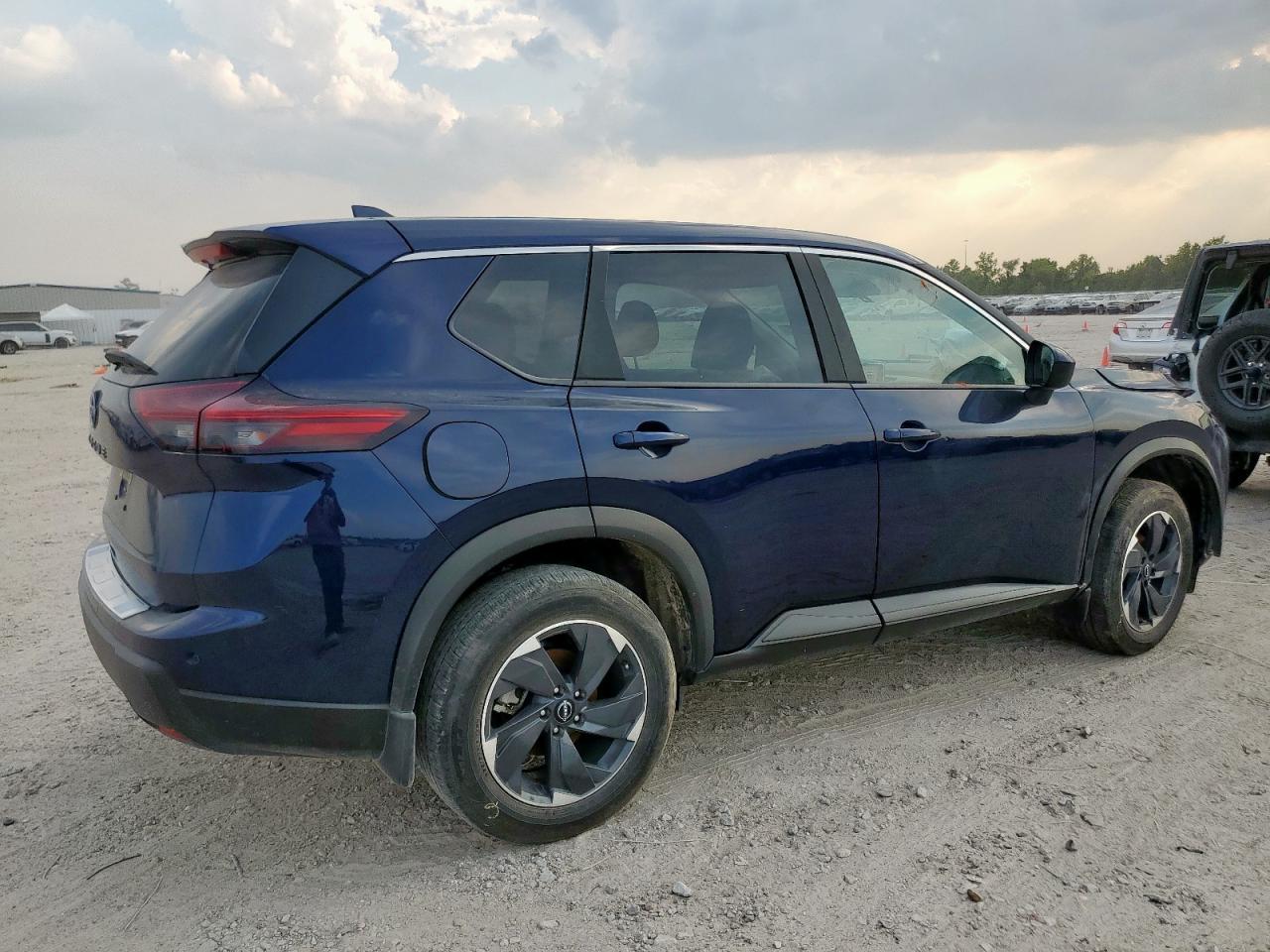 2025 Nissan Rogue Sv - Фото 3
