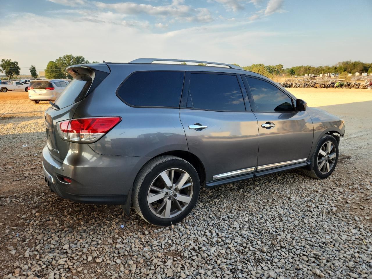 2015 Nissan Pathfinder S - Фото 3