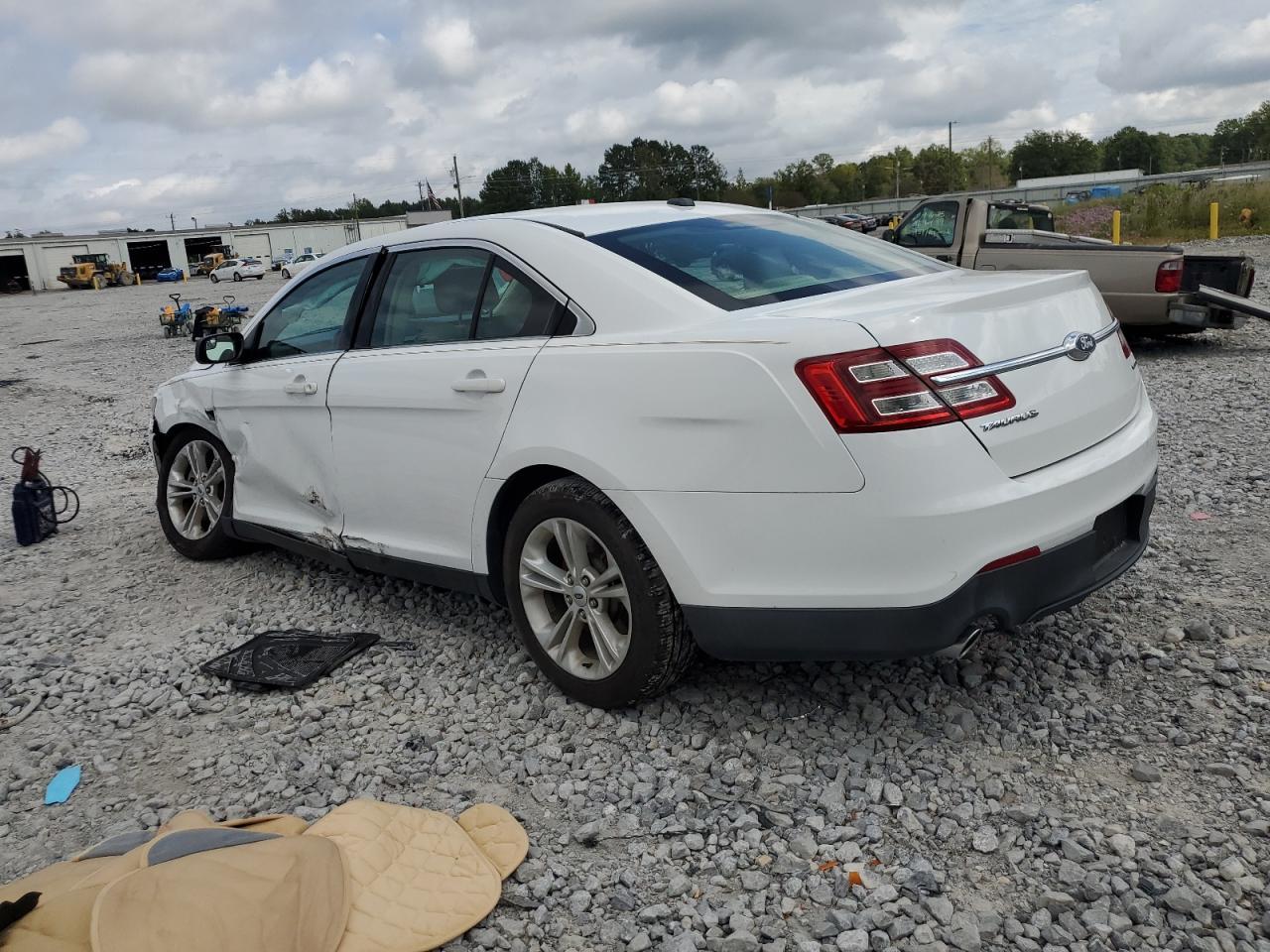 2017 Ford Taurus Se - Фото 2